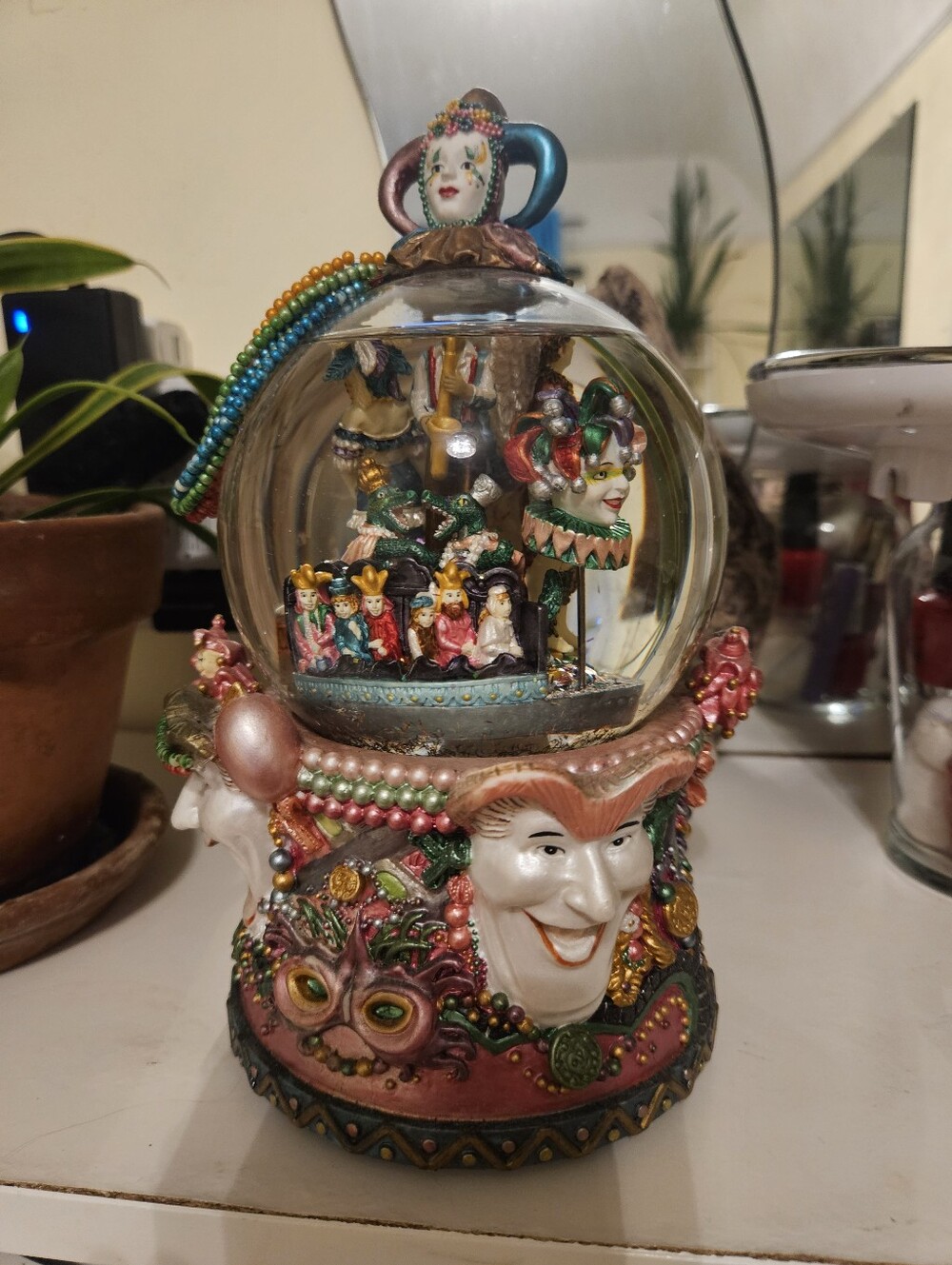 Vintage musical snow globe Mardi Gras jester mask base